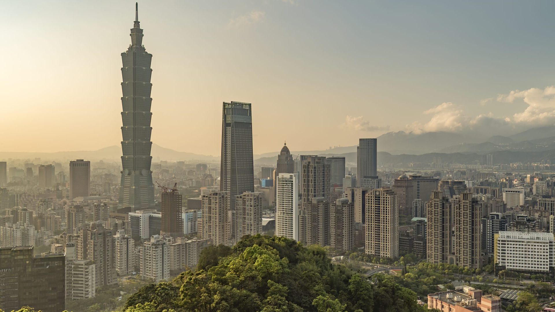 Taipei, Taiwan city skyline during the sunset.